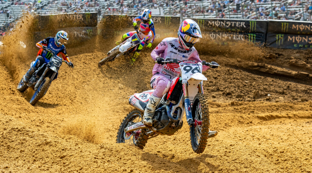 Hunter Lawrence leads Eli Tomac and Jett Lawrence